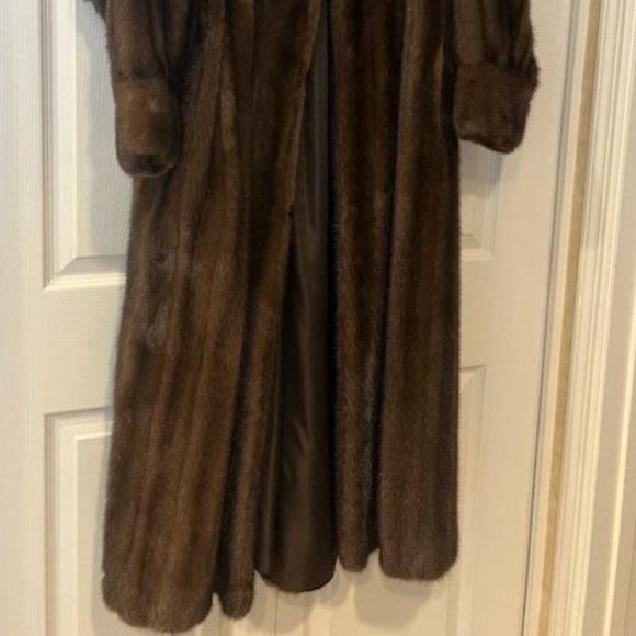 Mink Coat - Picture 4 of 10